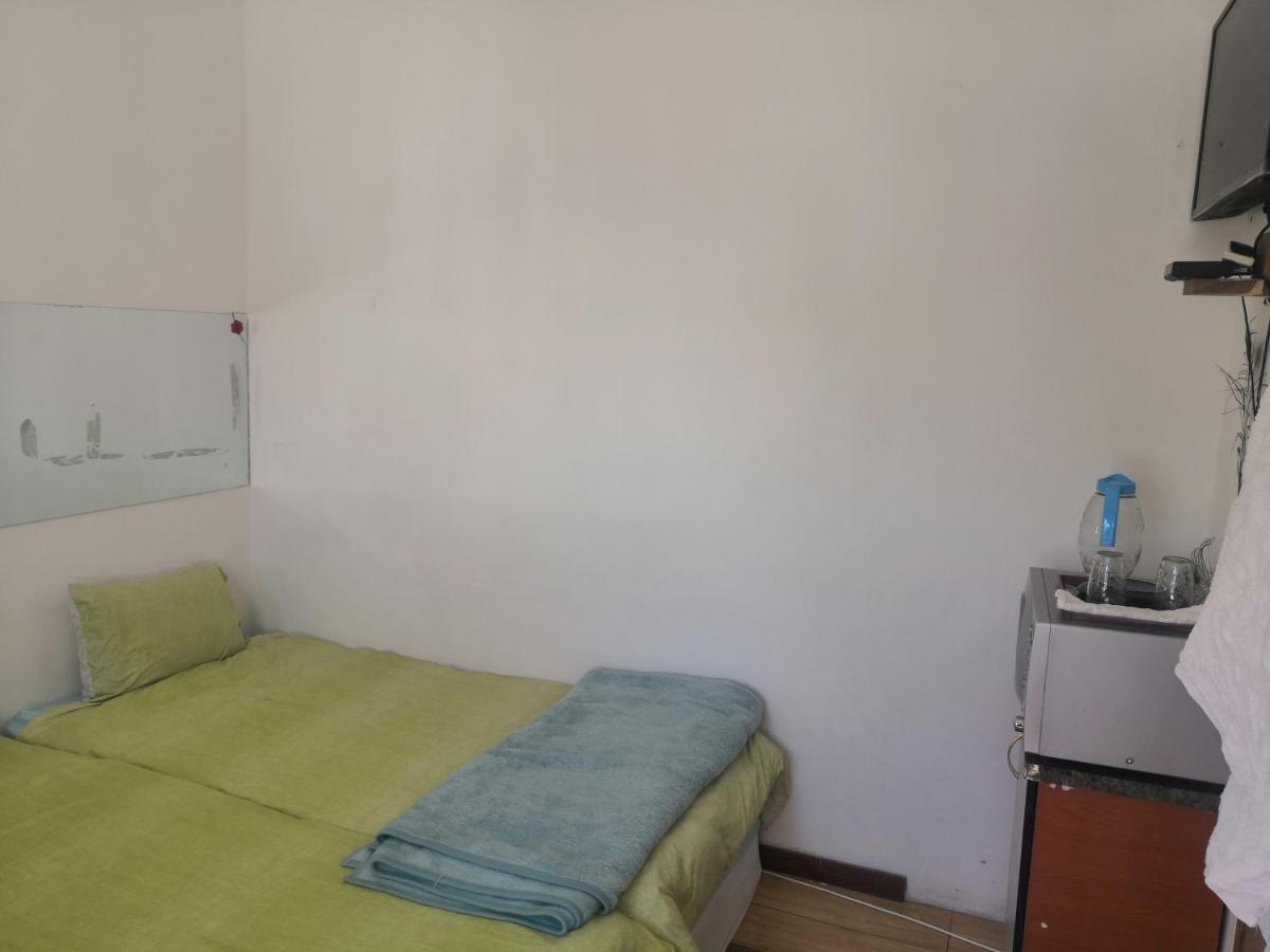 Appartement Leone Paris à Windhoek Extérieur photo