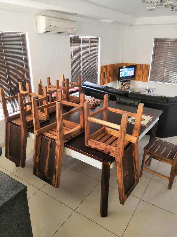 Appartement Leone Paris à Windhoek Extérieur photo