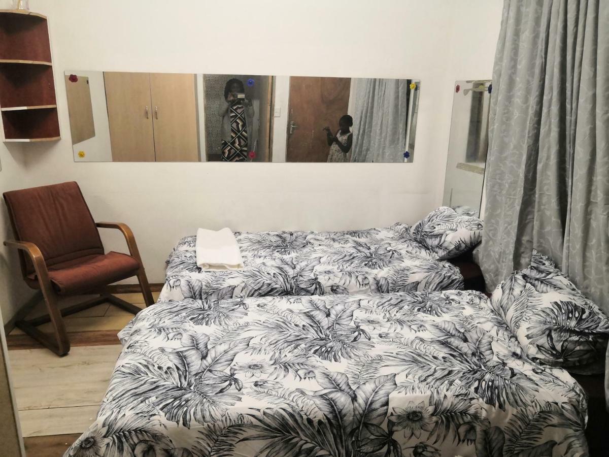Appartement Leone Paris à Windhoek Extérieur photo